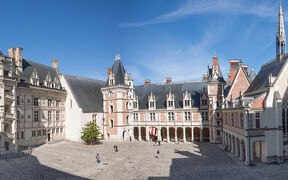 Château royal de Blois / Cour panoramique